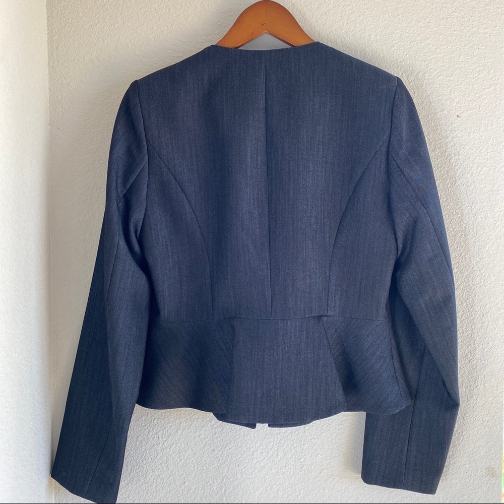 GORGEOUS CALVIN KLEIN FITTED ZIPPER MULTIDIMENSIONAL BLUE BLAZER WITH SCALLOP